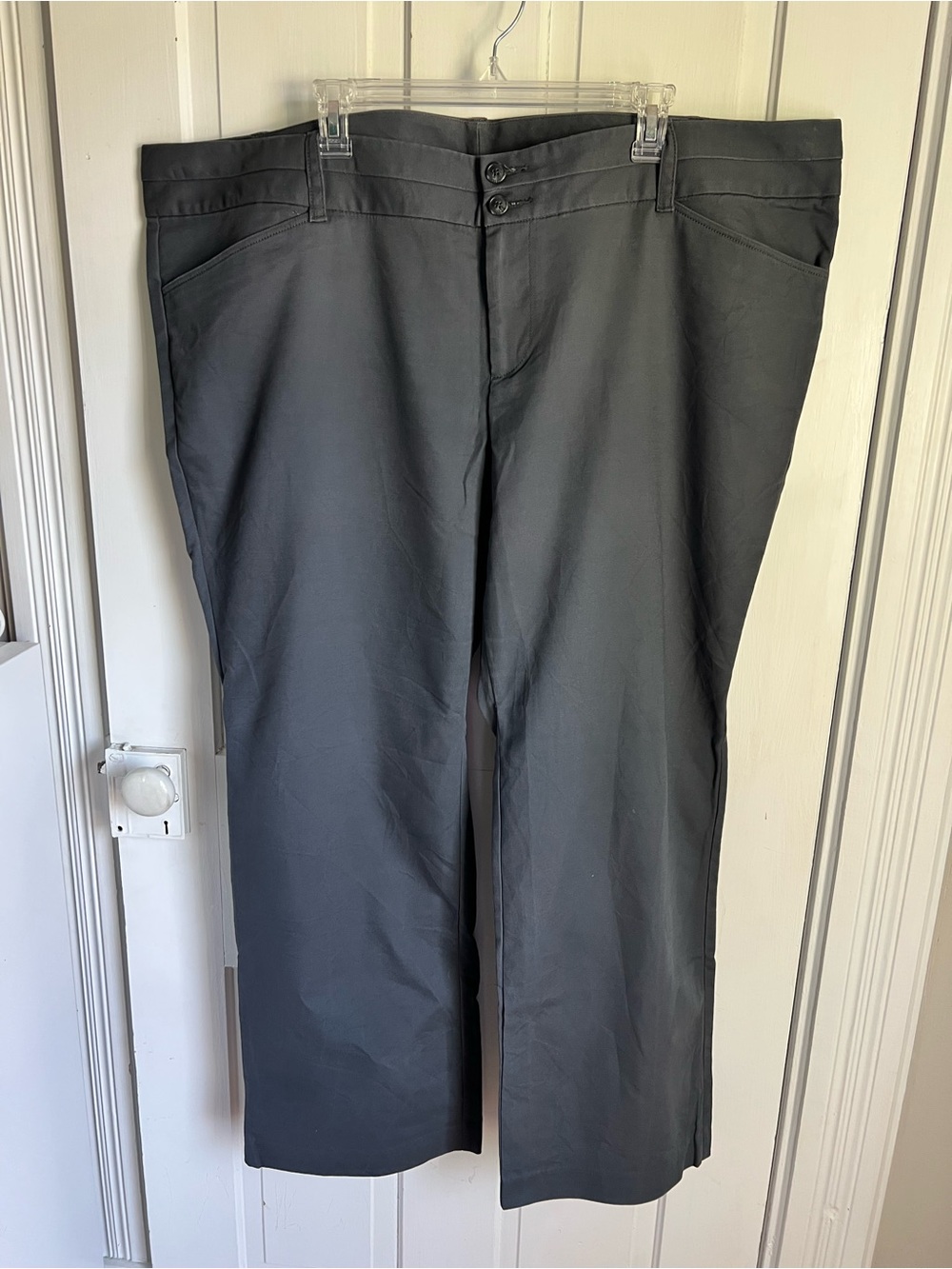Old Navy Women’s Dark Gray Chinos size 24